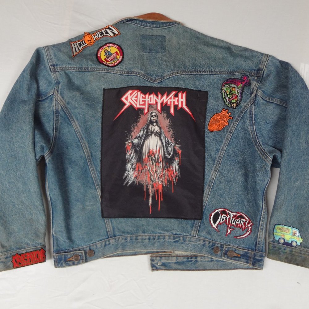 VINTAGE INTERNATIONAL DENIM JACKET BATTLE METAL PATCHES LARGE (STAINED) J132